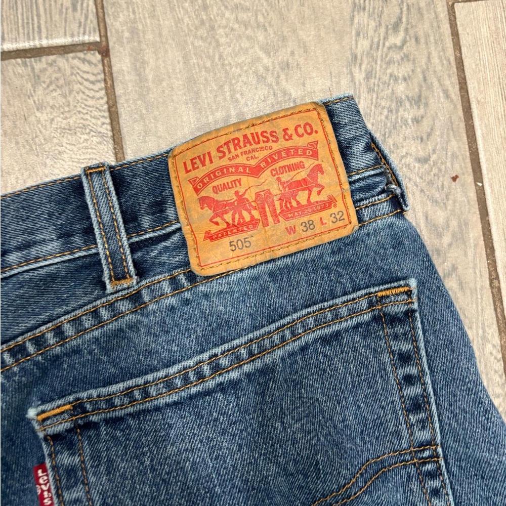 Levi’s 505 Jeans Size 36x32 - Picture 3 of 3